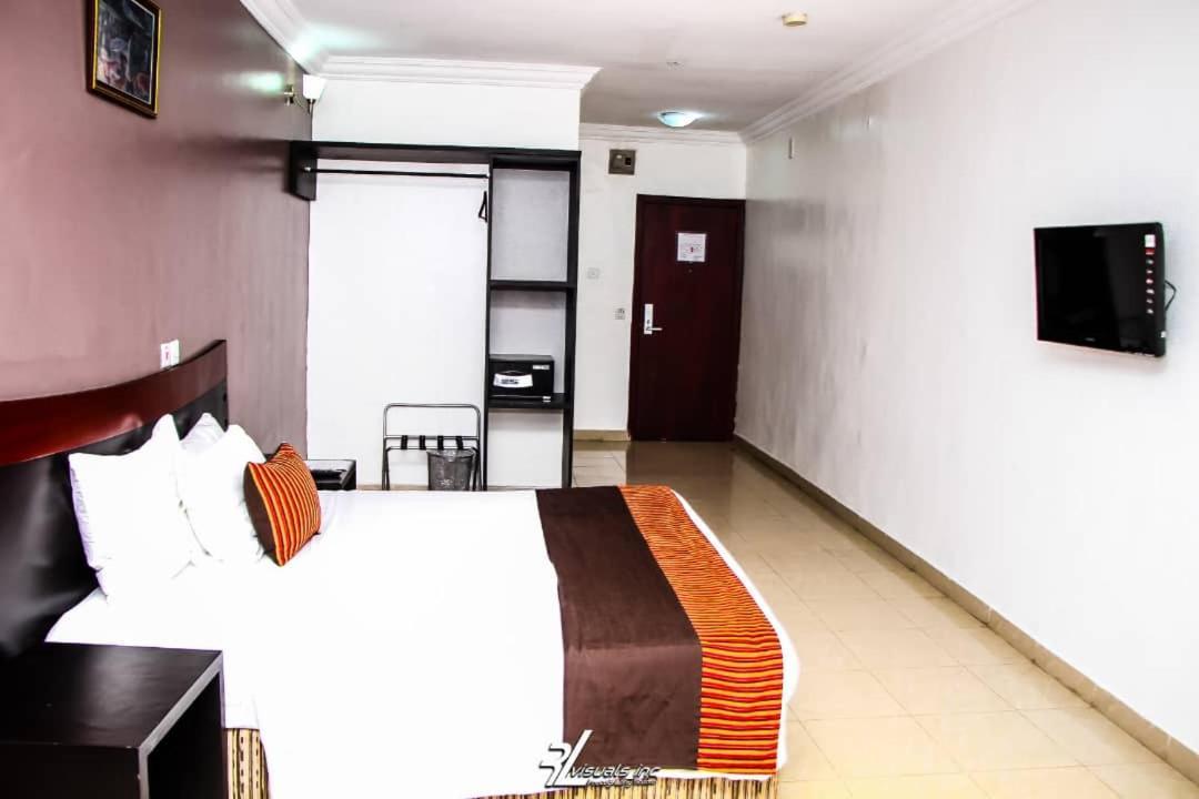 Suru Express Hotel Gra Lagos Buitenkant foto