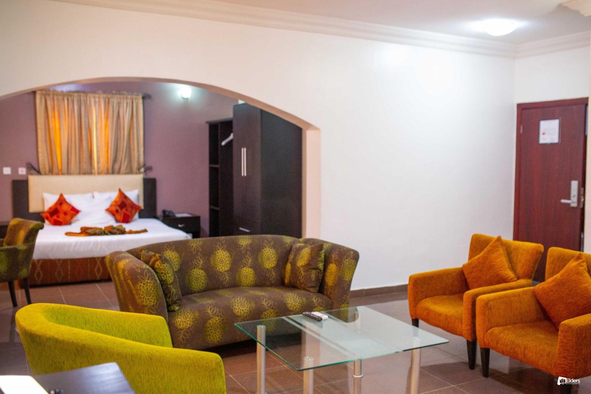 Suru Express Hotel Gra Lagos Buitenkant foto