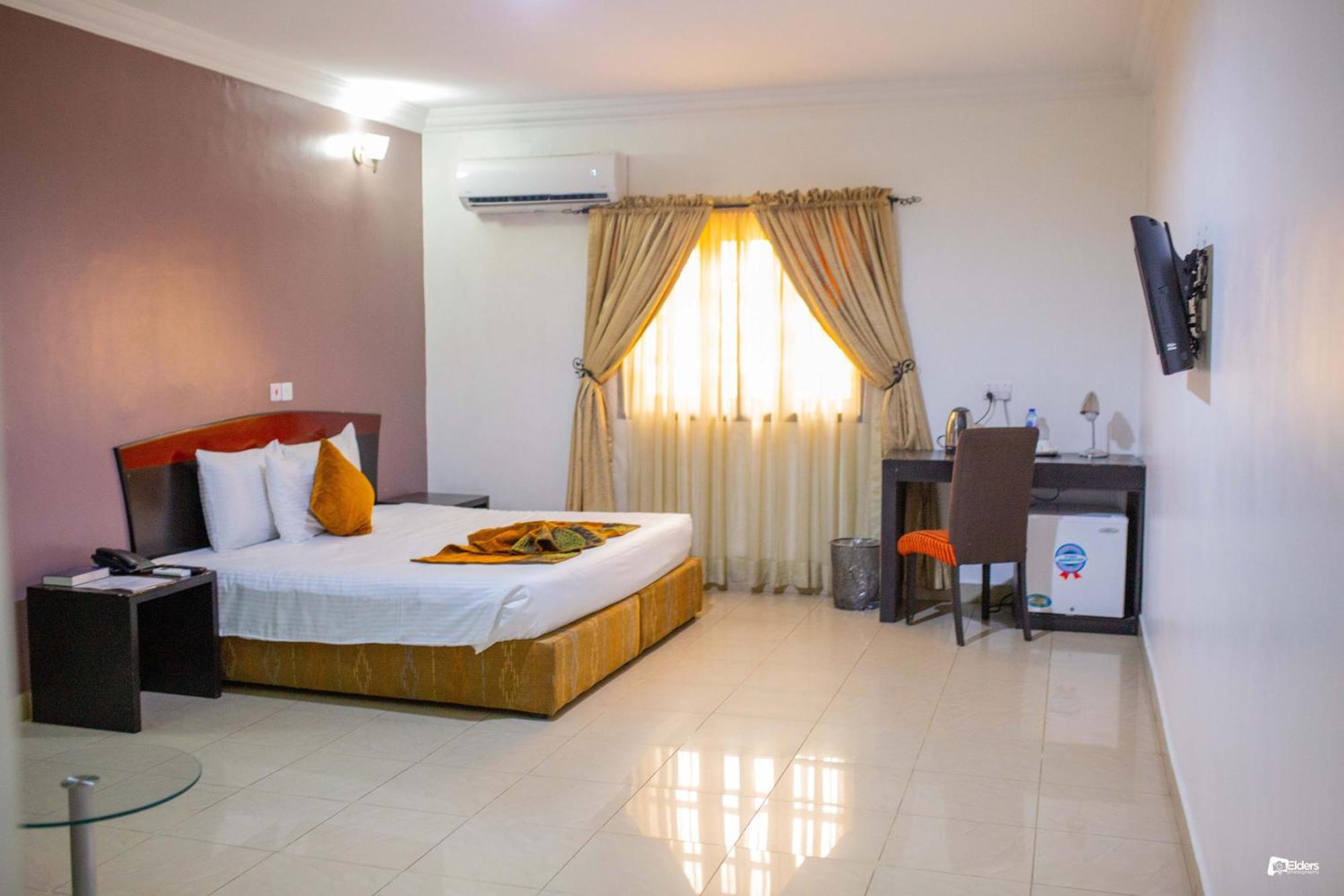 Suru Express Hotel Gra Lagos Buitenkant foto
