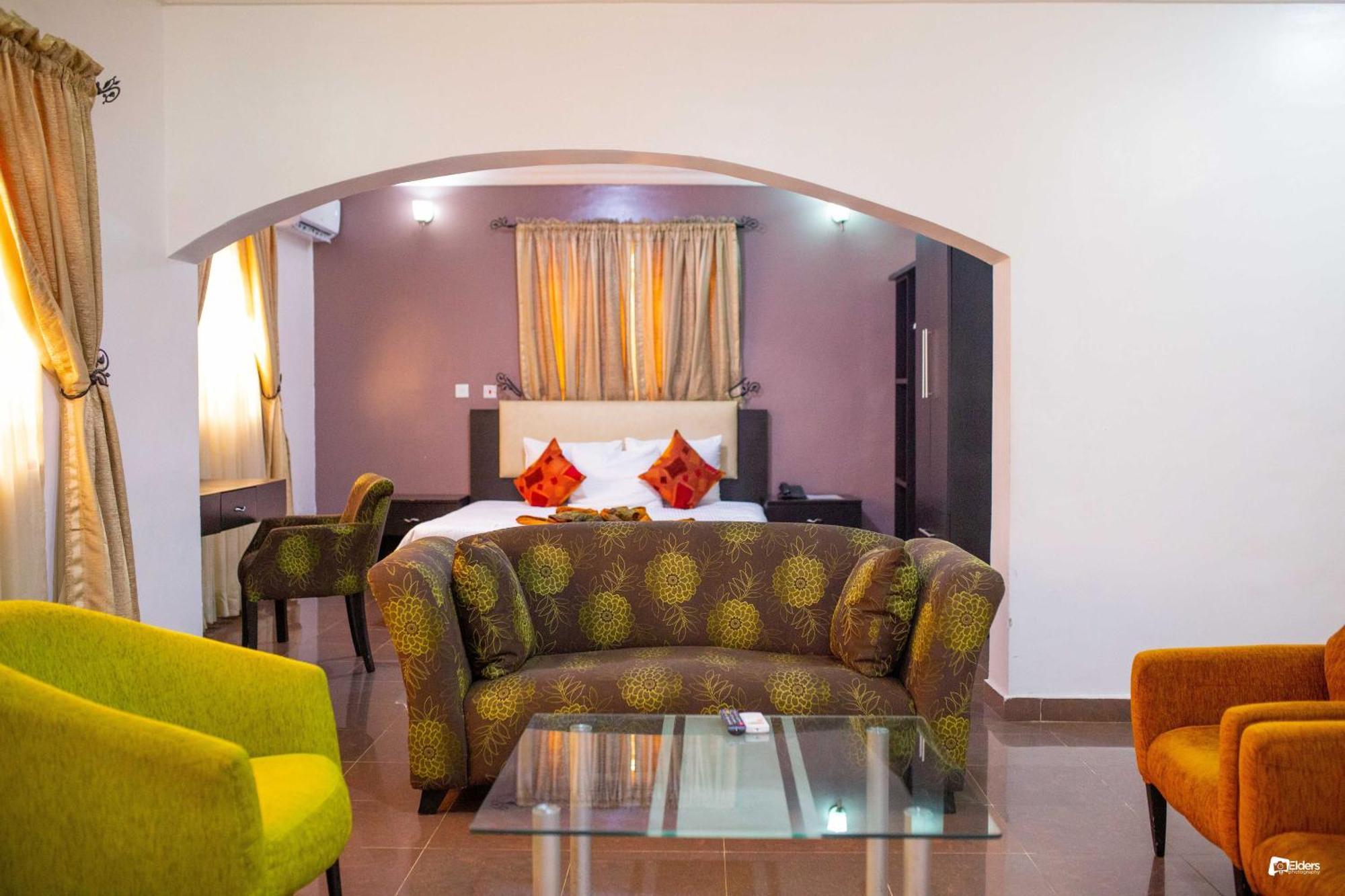 Suru Express Hotel Gra Lagos Buitenkant foto