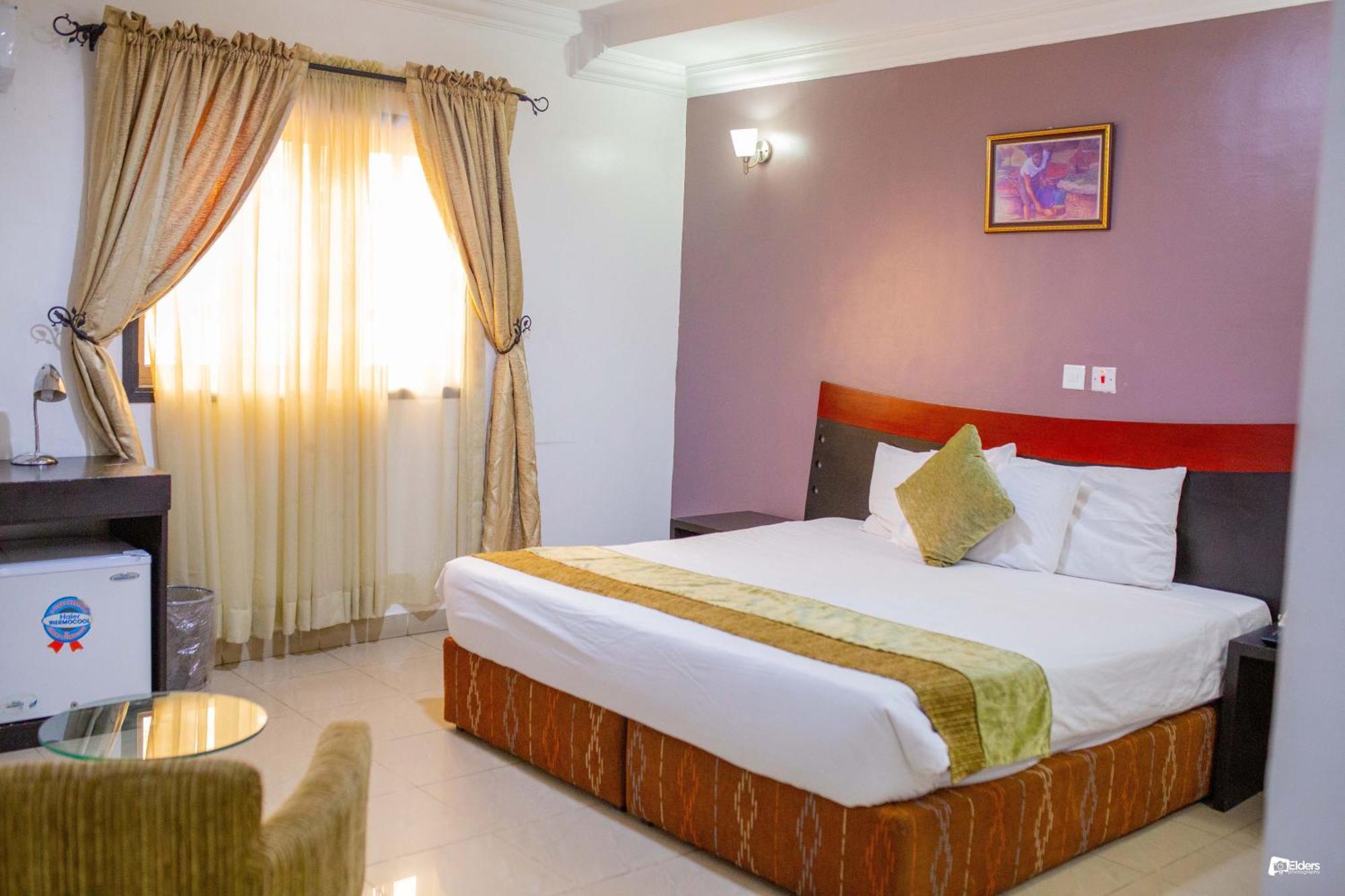 Suru Express Hotel Gra Lagos Buitenkant foto