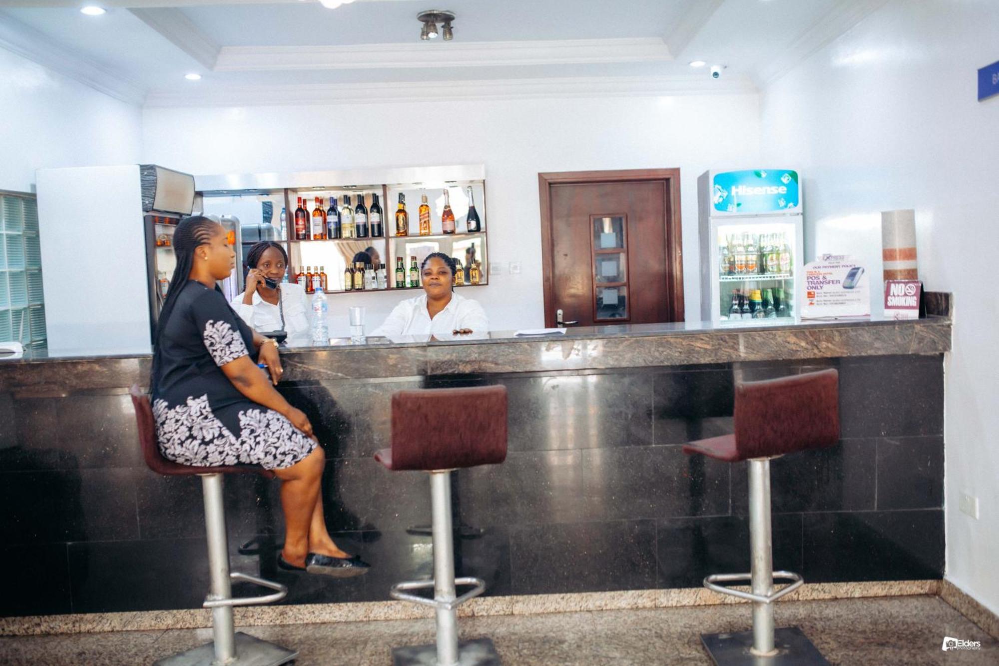 Suru Express Hotel Gra Lagos Buitenkant foto