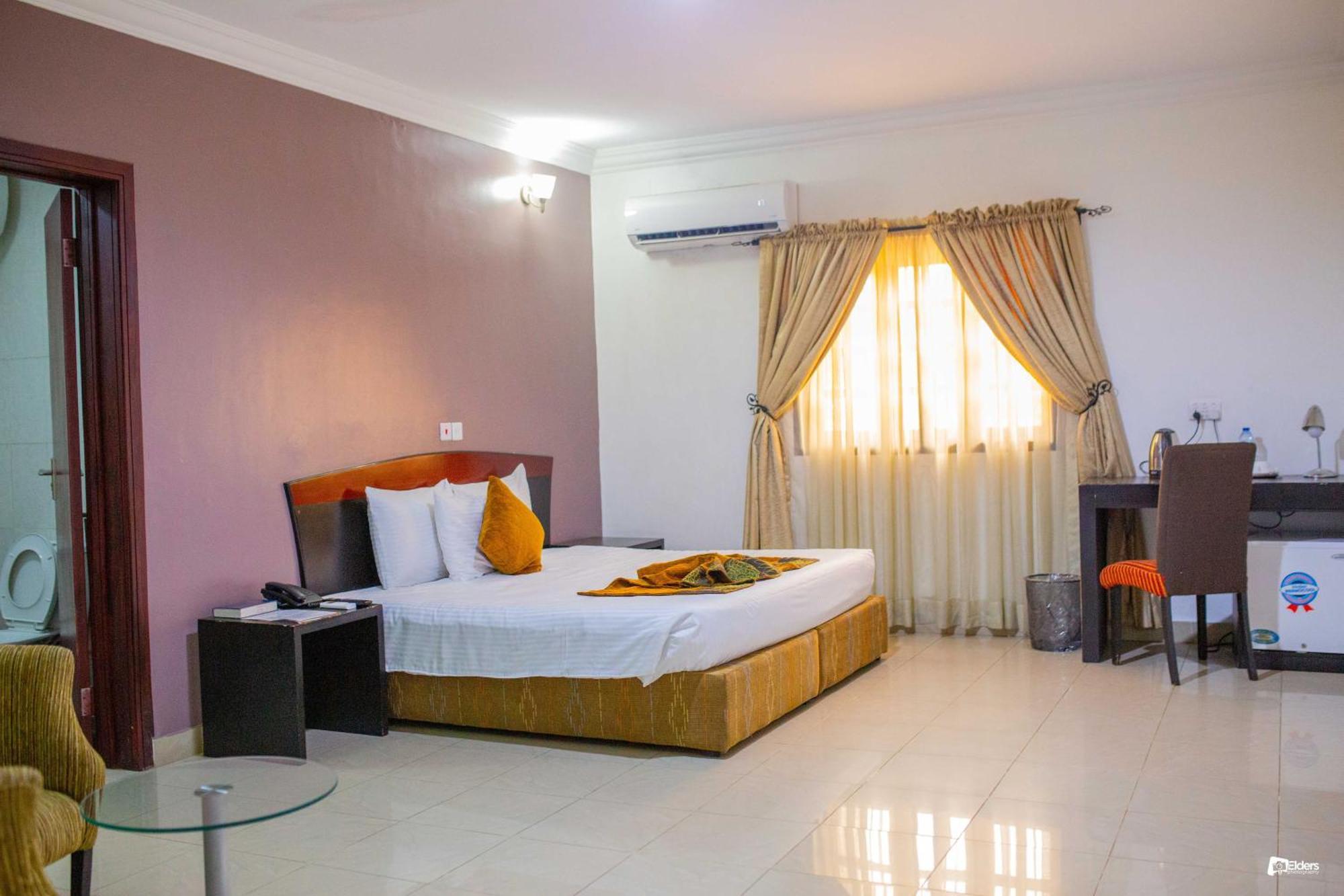 Suru Express Hotel Gra Lagos Buitenkant foto